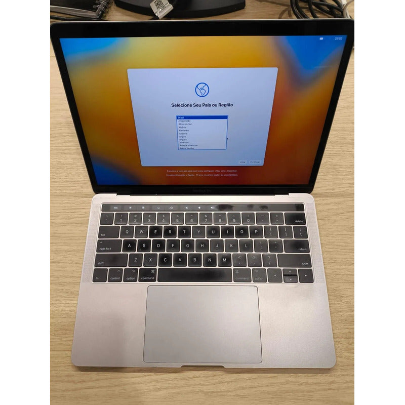Macbook Pro - Touch Bar Branco